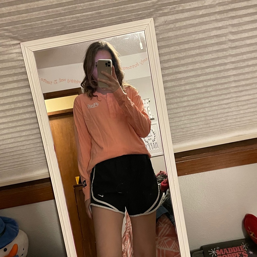 Pink top - Picture 3 of 3
